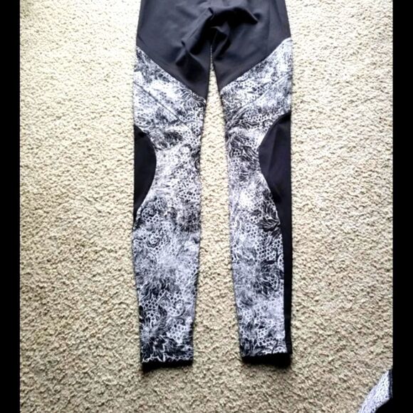 Lululemon Sweat & Repeat Leggings 4 - Picture 4 of 7